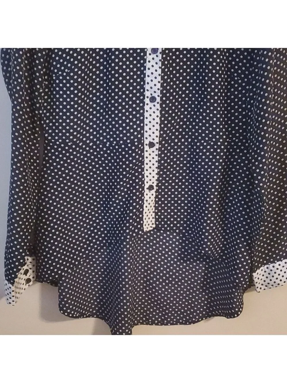 Forever 21 Modest womens size Medium polka dots dark blue white‎ button-d…